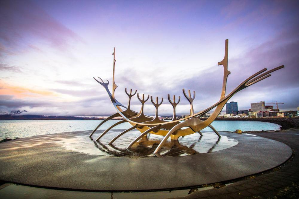 Amazing Design In Downtown Íbúð